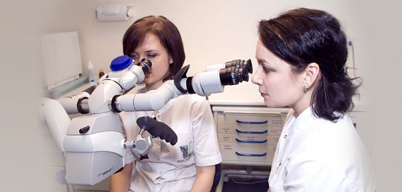 Будущие стоматологи обучаются на операционных микроскопах Carl Zeiss